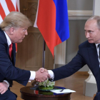 Los líderes de EEUU y Rusia, Donald Trump y Vladimir Putin, ayer.