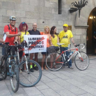 Tres ciclistas han iniciado la pedaleada reivindicativa en Lleida.
