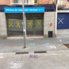 Imagen del estado de una de las sedes del PP en Badalona.