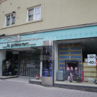 La botiga a la cantonada de Ronda amb Rovira Roure.