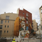 Demolició d’un edifici al Barri Antic per construir pisos per a joves