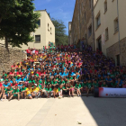 Fotografia grupal de tots els assistents i voluntaris, entre els quals es troben els 130 lleidatans, a Olot.