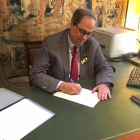 El president de la Generalitat, Quim Torra, firma el decret de nomenament dels nous membres del Consell Executiu.