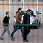 Iglesias ha arribat a Lledoners acompanyat per la diputada d'En Comú Podem al Congrés Lucía Martin i el tinent d'alcalde a l'ajuntament de Barcelona Jaume Asens.