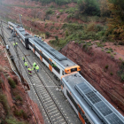 El tren descarrilado en Vacarisses, una vez evacuados los 133 pasajeros.