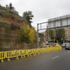 Ayer, debido a la lluvia, se desprendieron partes del muro del Turó y se cortó parte de Cos-Gayón.