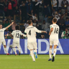 Bale celebra amb els companys un dels tres gols que va marcar ahir.