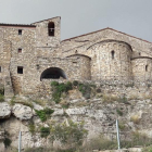 Imagen de la rectoría y la iglesia de Santa Maria de Llimiana, en el Pallars Jussà. 