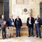 Presentació ahir dels actes del Dia de la Seu Vella al claustre, al costat de la placa de Morera i Galícia.