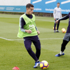 Philippe Coutinho, al costat de Gerard Piqué, durant l’entrenament d’ahir a la Ciutat Esportiva.