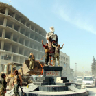 Soldados turcos celebrando la toma de la ciudad siria de Afrin. 