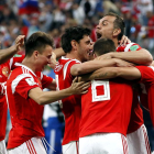 Jugadores de la selección rusa celebran uno de los goles logrados ayer ante Egipto.