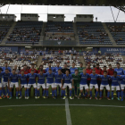 La plantilla y el cuerpo técnico del Lleida Esportiu posaron antes de iniciar el partido de presentación ante el Andorra.
