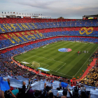 El Camp Nou rindió homenaje a Andrés con un espectacular mosaico con la leyenda “Infinit Iniesta”.