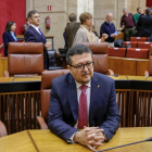 El juez en excedencia Francisco Serrano y cabeza de lista de Vox, en su escaño en el Parlamento de Andalucía en Sevilla