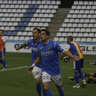 Juanto Ortuño celebra el primer gol del partido, con César Soriano detrás, ayer durante el encuentro.