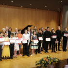 Foto de grup ahir amb els guanyadors del concurs Ricard Viñes, l’alcalde i organitzadors.