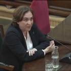 La alcaldesa de Barcelona, Ada Colau, ayer, mientras declaraba.