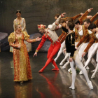 La companyia Ballet de Moscou va oferir ahir a la Llotja l'espectacle de dansa 'El llac dels cignes'.