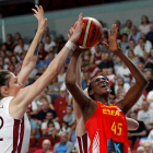 La pivot espanyola Astou Ndour, durant el partit contra Letònia.