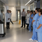 Un momento de la presentación del robot al personal sanitario del Arnau de Vilanova.  