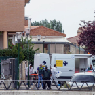 La Guardia Civil frente al domicilio donde sucedieron los hechos.