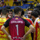 Jordi Castejón dóna instruccions als jugadors en un descans.