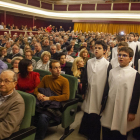 El Teatre Ateneu de Tàrrega es va omplir divendres a la nit en el concert de l’Escolania de Montserrat.