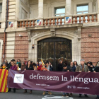Concentración en defensa del catalán en Perpinyà, ayer.