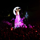 Actuaciones aéreas, escenografía, música y estructuras móviles protagonizan la gran noche del Aquelarre de Cervera