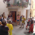 Algunos de los participantes en la visita guiada de ayer por el antiguo barrio judío de Tàrrega. 