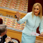 La presidenta de la comunidad de Madrid, Cristina Cifuentes, durante el pleno celebrado ayer.