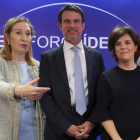 Ana Pastor, junto al ex dirigente galo Manuel Valls y Soraya Sáenz de Santamaría.