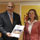 El secretario general de la OCDE, Ángel Gurría, y la ministra de Economía, Nadia Calviño, ayer.