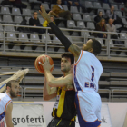 Una acció del partit disputat ahir al Barris Nord.