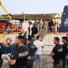 La llegada de la embarcación Sea Watch 3 al puerto italiano de Lampedusa.