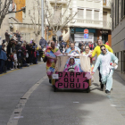 La alocada Cursa dels Llits de Lleida reúne una docena