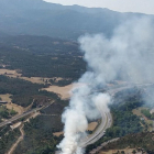 Imatge aèria de l’incendi a l’AP-7 entre Capmany i Agullana.