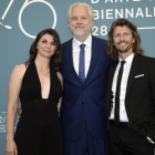 Los actores Hannah Chodos,Tim Robbins y Jeremie Loncka, ayer en el ‘photocall’ de la Mostra.