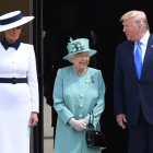 La primera dama, la reina Isabel II, amb Donald Trump.