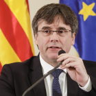 Puigdemont entra en el Parlamento Europeo para asistir a una exposición sobre el catalán