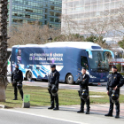 El polèmic autobús antifeminista, ahir a Barcelona.
