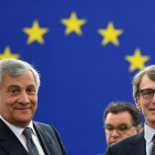 El conservador italiano Tajani pasa el testigo a su compatriota socialista Sassoli en la Eurocámara,