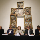 Roda de premsa després de la reunió del plenari del Consorci del Museu de Lleida, ahir davant del retaule renaixentista de Cubells.