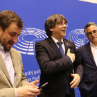 Puigdemont i Comín entren a l’Eurocambra - Carles Puigdemont i Toni Comín, eurodiputats electes de JxCat en les passades eleccions europees, van poder entrar ahir al Parlament Europeu, acompanyats per l’eurodiputat sortint del PDeCAT Ramon Tr ...