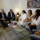 L’alcalde, Miquel Pueyo, es va reunir ahir amb Sor Lucía Caram i representants de Prosec.