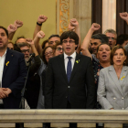 Oriol Junqueras y Carles Puigdemont, tras la declaración unilateral de independencia, en 2017.