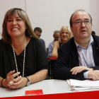 El primer secretario del PSC, Miquel Iceta, junto a la alcaldesa de L’Hospitalet Núria Marín.