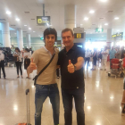 Mauro Giuliani, ayer con Enric Duch en el aeropuerto de El Prat.