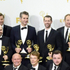 Benioff y Weiss (centro) crearon la serie más premiada de la historia.